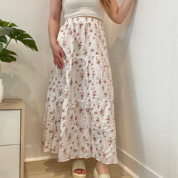 NWT Petal & Pup Gabriella white floral tiered maxi skirt - Picture 2 of 3